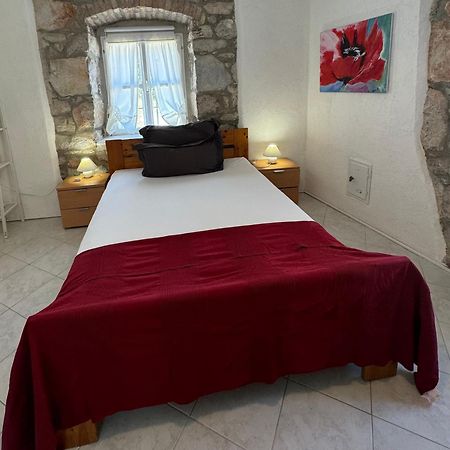 Mediterranes Ferienhaus M. Terrasse Veli Lošinj Eksteriør billede