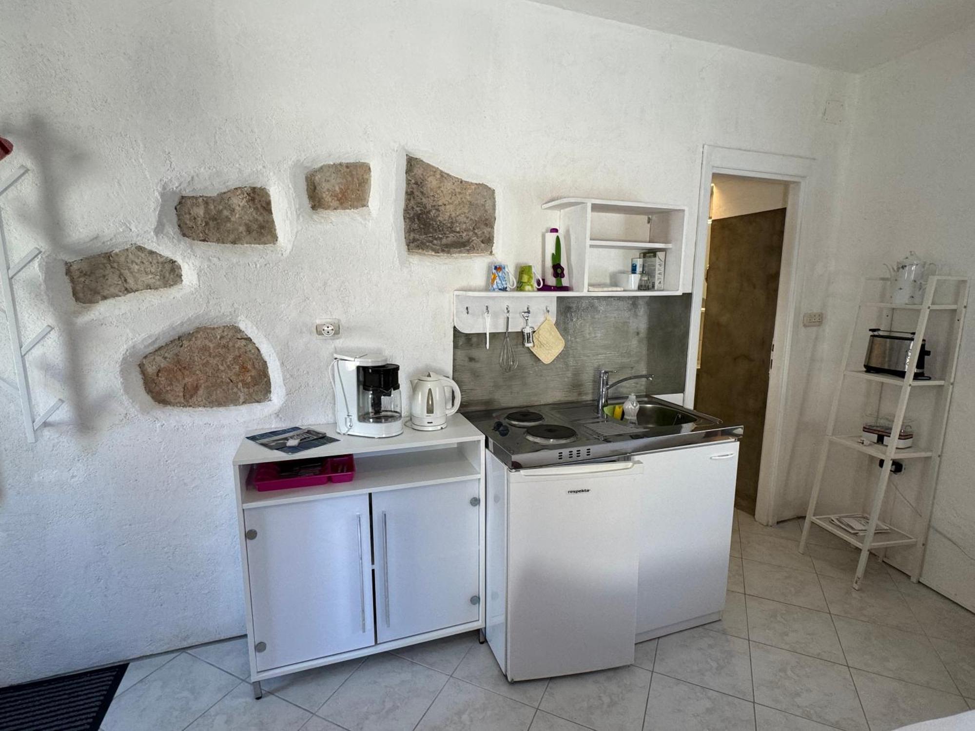 Mediterranes Ferienhaus M. Terrasse Veli Lošinj Eksteriør billede