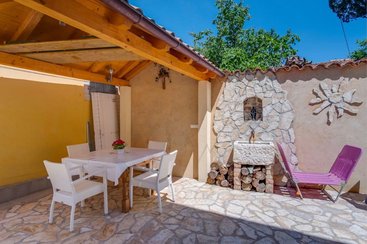 Mediterranes Ferienhaus M. Terrasse Veli Lošinj Eksteriør billede