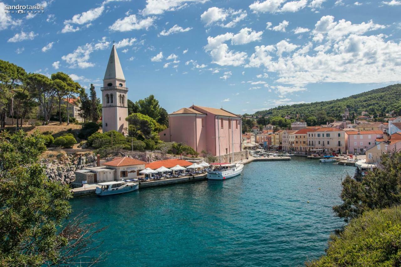 Mediterranes Ferienhaus M. Terrasse Veli Lošinj Eksteriør billede