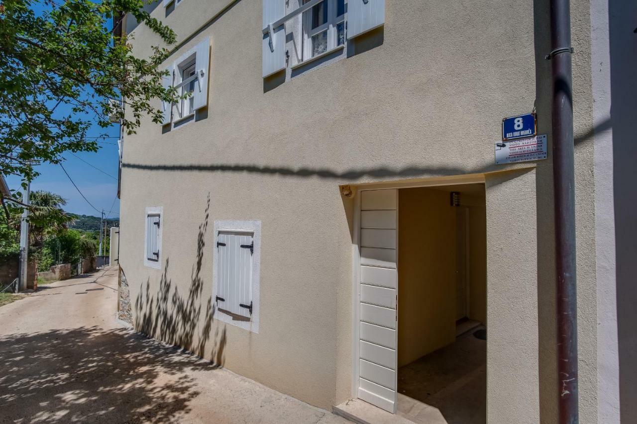 Mediterranes Ferienhaus M. Terrasse Veli Lošinj Eksteriør billede